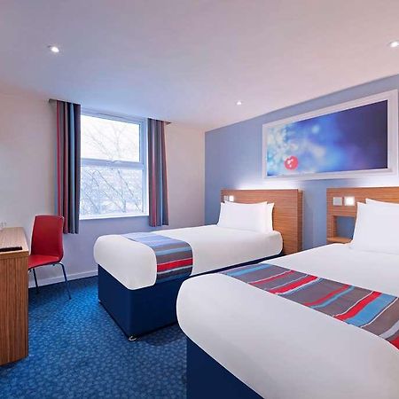 Travelodge Frimley Kültér fotó