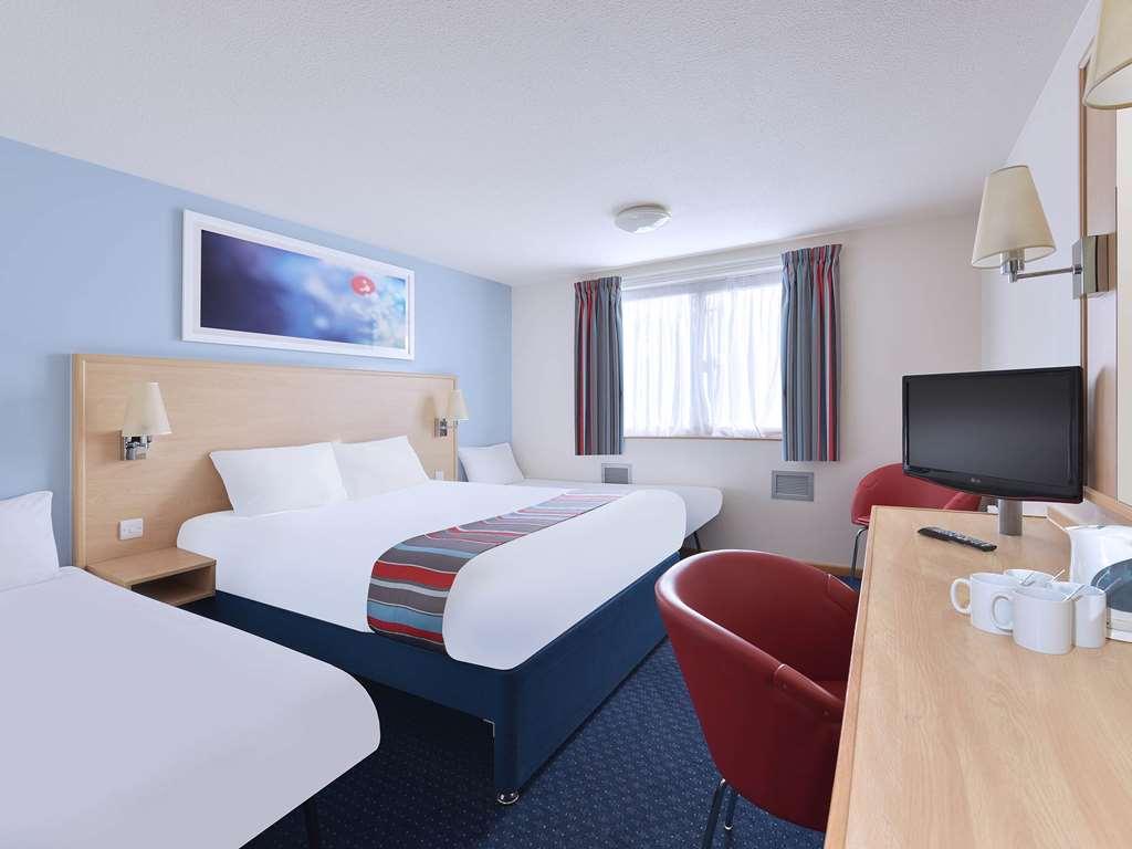 Travelodge Frimley Felszereltség fotó