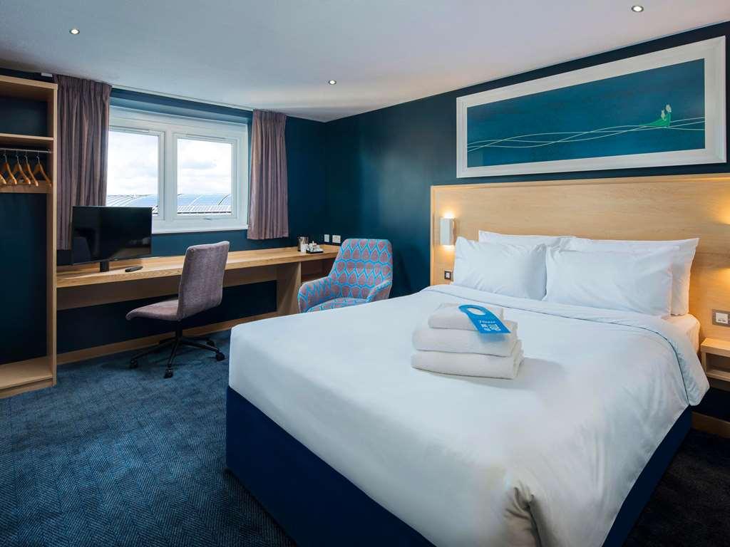 Travelodge Frimley Szoba fotó