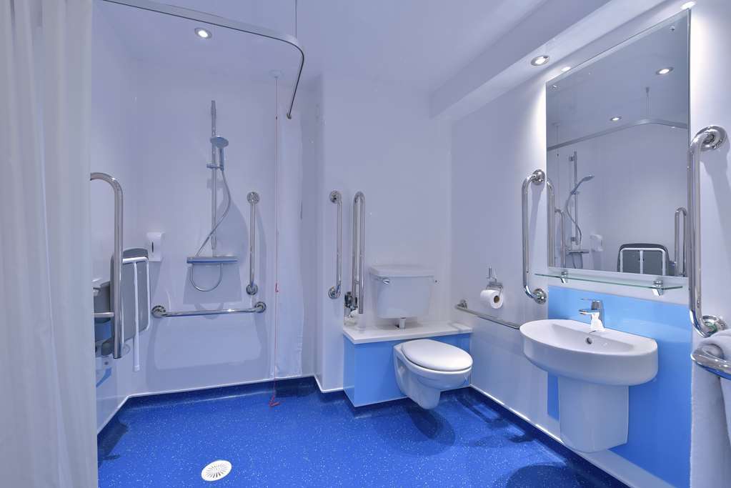 Travelodge Frimley Szoba fotó