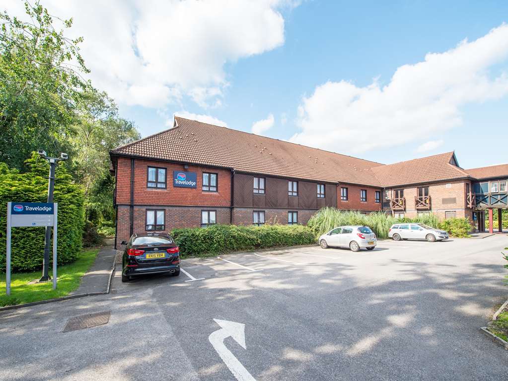 Travelodge Frimley Kültér fotó
