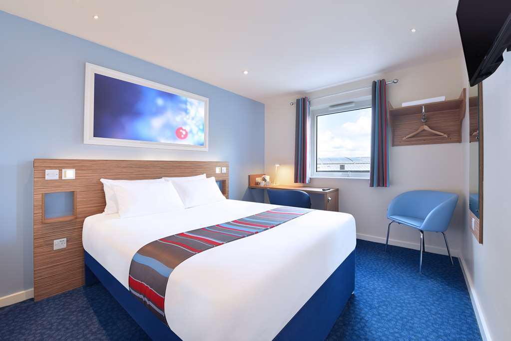 Travelodge Frimley Szoba fotó